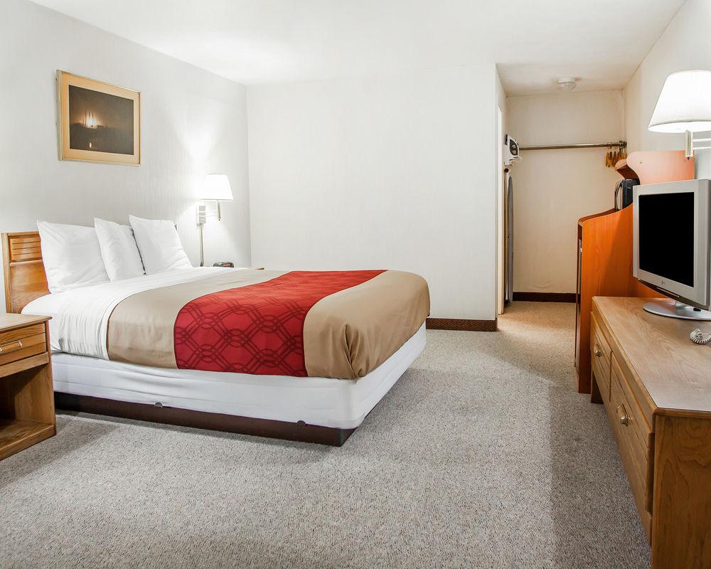Red Roof Inn Stroudsburg Bagian luar foto