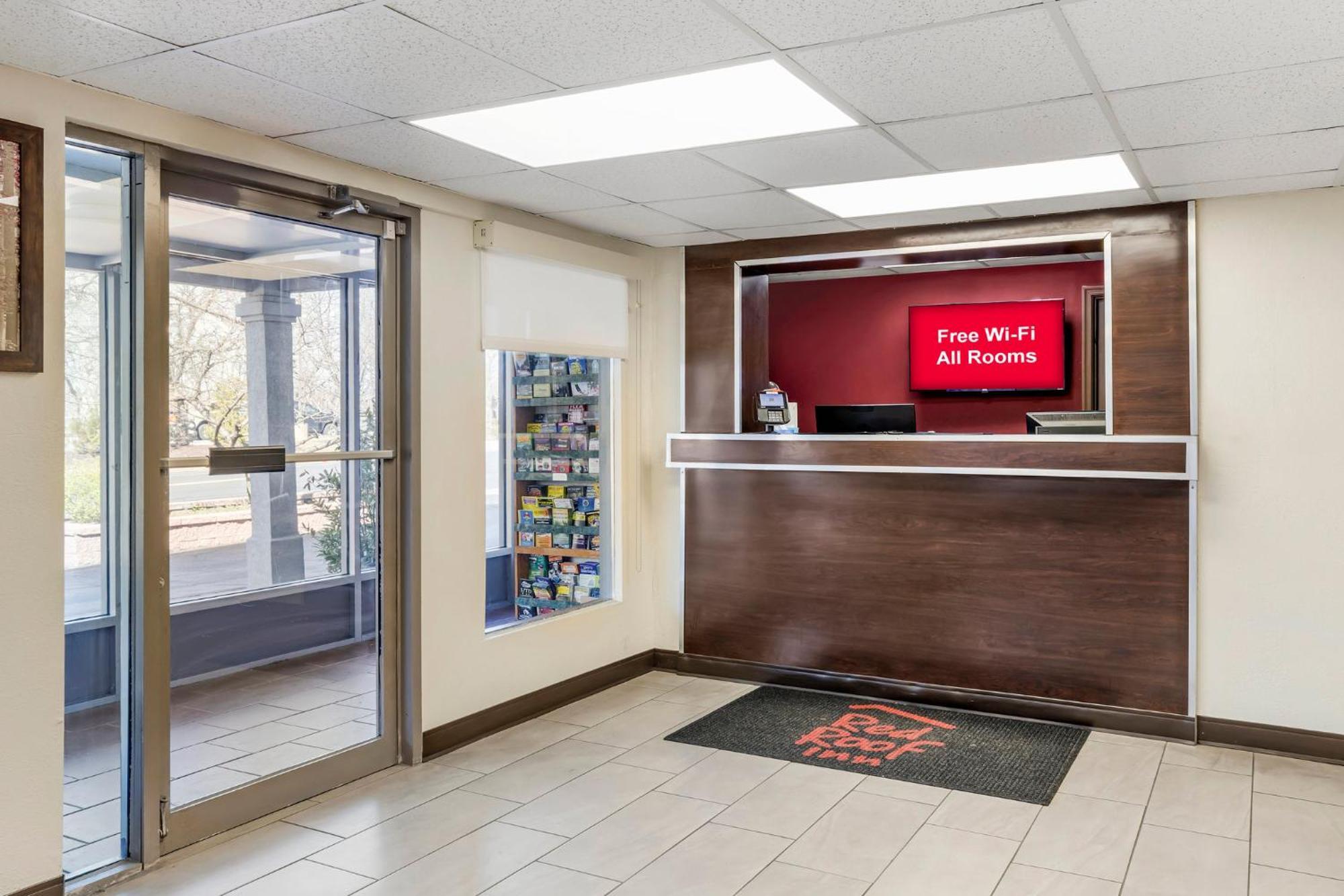 Red Roof Inn Stroudsburg Bagian luar foto